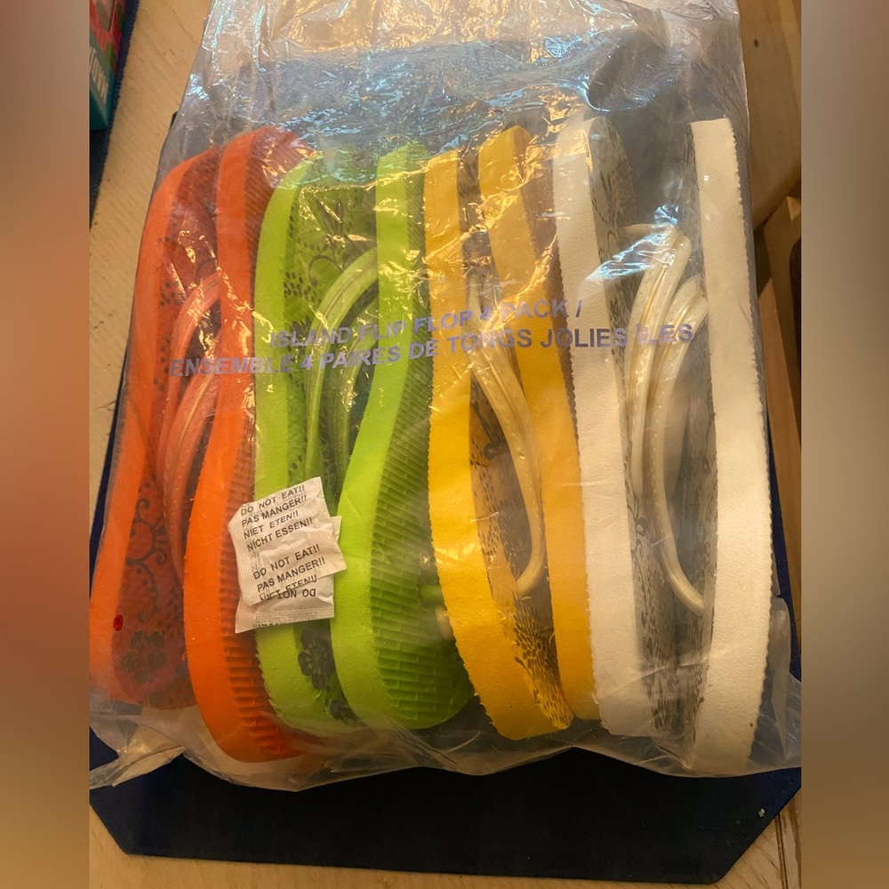 4 pack Island flip flops